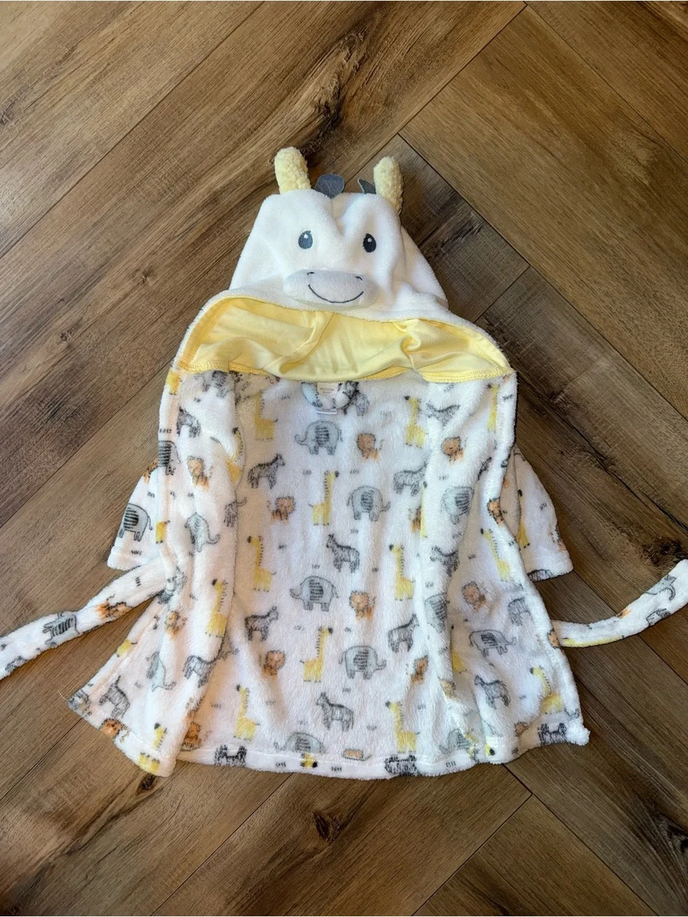 Cozy Giraffe Hooded Baby Bath Robe in White & Yellow